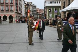 Over 180 civilians pledge allegiance to the Flag