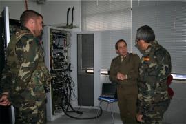 El teniente general Villanueva, durante la inspección