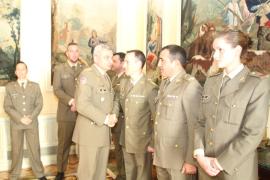 The Chief of the Army Staff greets the top sportspersons in 2011 (Photo:Laura Rodríguez / 1st Infantry Regiment)