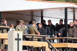 Presentation of the Spanish Flag and the Cross to his widow