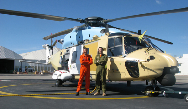 Major Mostaza, on the right, beside the NH90 (Photo:Army Helicopter Forces)