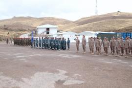 Formación de las tres secciones durante el acto