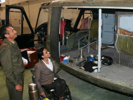 Teresa Perales en la visita a la ACLOG