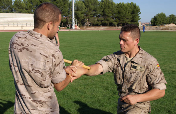 Práctica de combate cuerpo a cuerpo