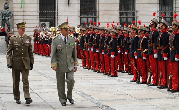 
El JEME y el JEMAD mauritano en el CGE