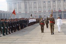 Revista a la formación en la Plaza de la Armería