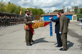 Imposición de la corbata a la Bandera del CEGET 