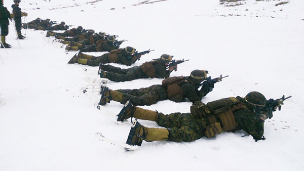 Ejercicio de tiro en la nieve