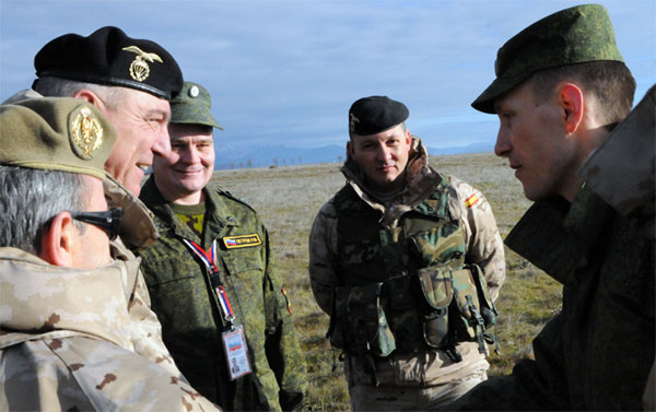 Militares rusos y españoles en Casa de Uceda