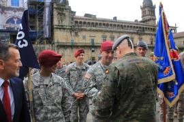 The General with the American patrol