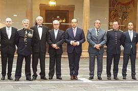 El cte. Robles (2&ordm; por la dcha) en la ceremonia
