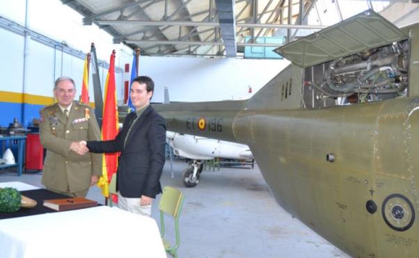 Acto de entrega del helicóptero Kiowa 