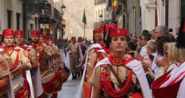 Los militares desfilan por las calles de Ávila
