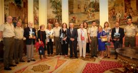 Relatives of the deceased with the generals