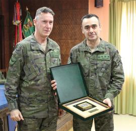 Entrega del reconocimiento en el acuartelamiento