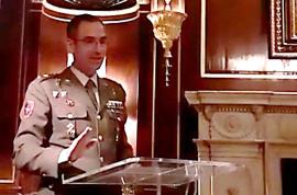 El teniente coronel Gordo durante la conferencia