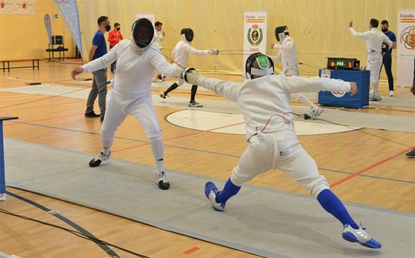 Dos tiradores compiten en el campeonato
