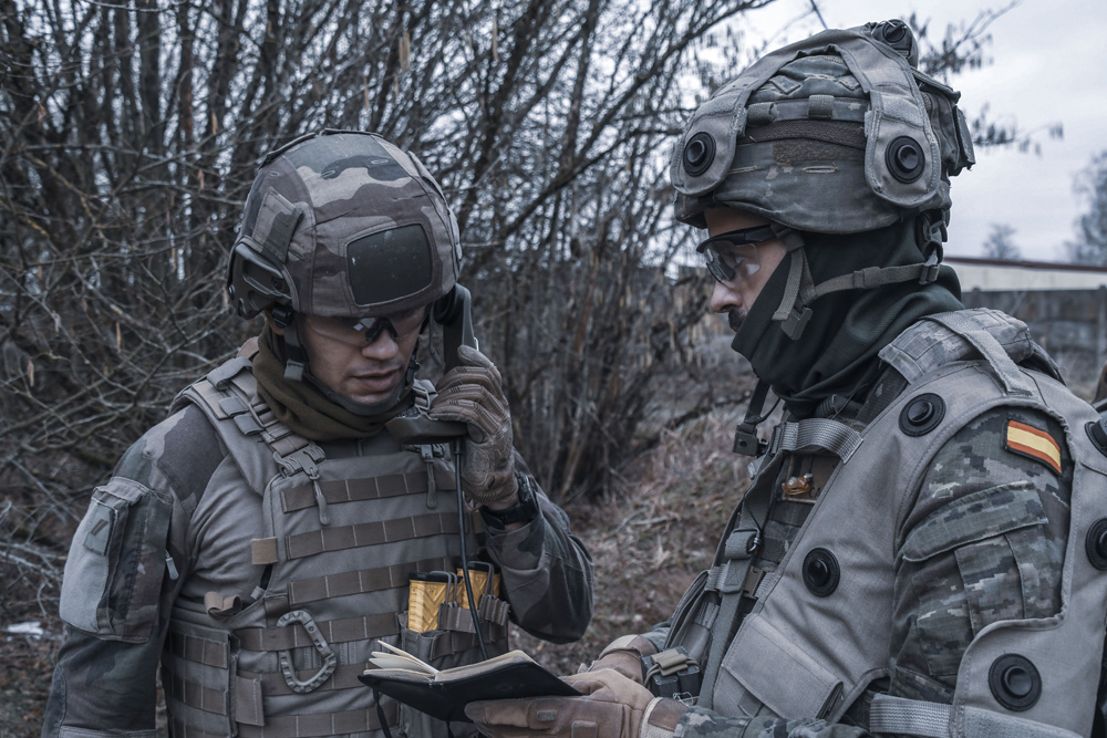 French and Spanish legionnaries train in urban combat in France 