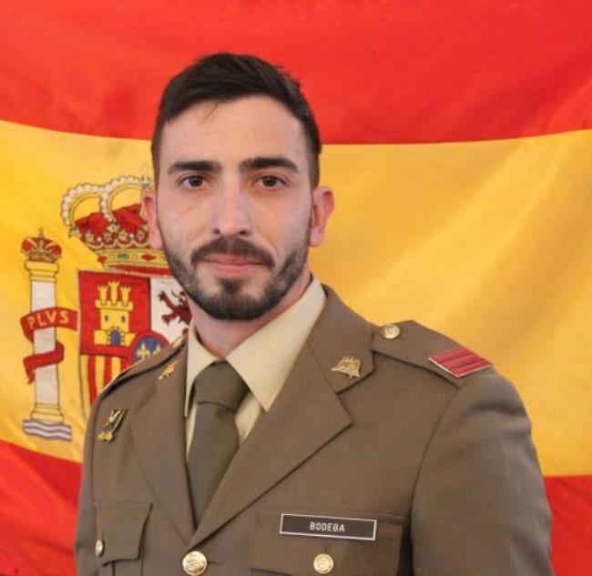 Un cabo del Ejército salva la vida a una mujer que había sido apuñalada en Madrid