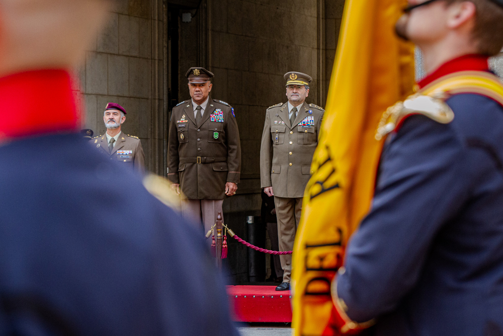 El Comandante del Mando Terrestre Aliado de la OTAN visita el Cuartel General del Ejército