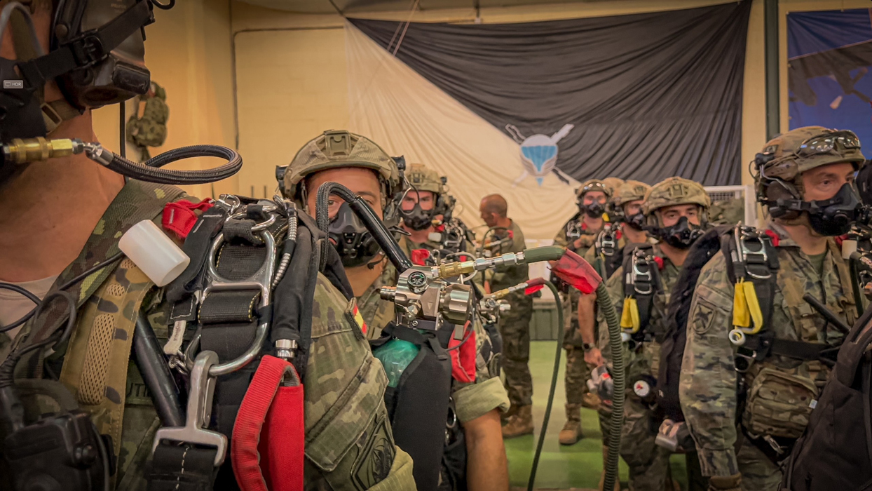 Paracaidistas de BRIPAC en el LP25