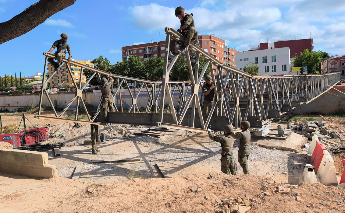 Comienza el desmontaje del puente Mabey en Picanya (Valencia) instalado por la DANA