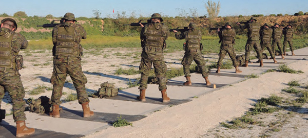 Los aspirantes a reservistas voluntarios (ARV) se instruyen en el Centro de Formación de Tropa n&ordm; 2