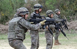 Practice of instinctive rifle shooting, essential to shoot fast and accurately.