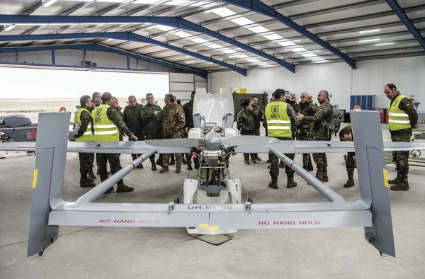 GROSA personnel talking about PASI Systems (Photo: High Readiness Force Land Headquarters) GROSA personnel talking about PASI Systems