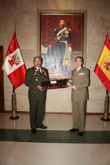 Visita institucional del JEME general de ejército Jaime Domínguez Buj a los Ejércitos de Brasil, Perú y Chile