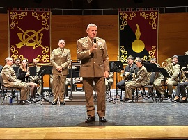 El comandante general agradeciendo la asistencia