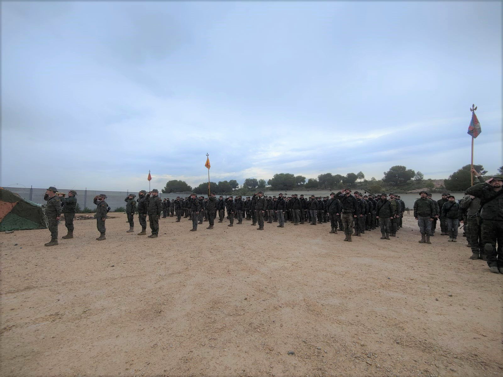 IZADO DE LA BANDERA DURANTE EL EJERCICIO BALEX 24 EN CHINCHILLA (ALBACETE)