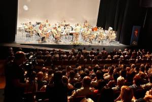 Músicos en su actuación.