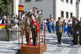 Acto de Jura de Bandera de personal civil en El Escorial.