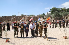 Los alcaldes de los municipios reciben los olivos