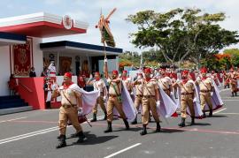 Desfile ante la tribuna