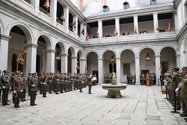 El Teniente General Galán saludando a los asistentes al acto (FOTO: Fuencisla de Julián/OFCOM)