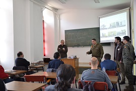 Coronel Director visita las aulas (Foto: Iván Moles )