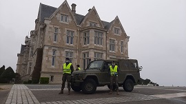 Patrulla por las cercanías del Palacio de la Magdalena