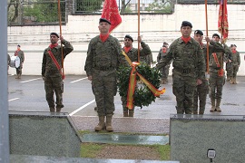 Ofrenda de corona de laurel