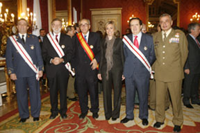 EL TENIENTE GENERAL CARLOS GÓMEZ ARRUCHE, JUAN CARLOS RODRÍGUEZ IBARRA, JUAN JOSÉ LUCAS Y GREGORIO PECES-BARBA RECIBEN LA GRAN CRUZ DEL MÉRITO MILITAR.