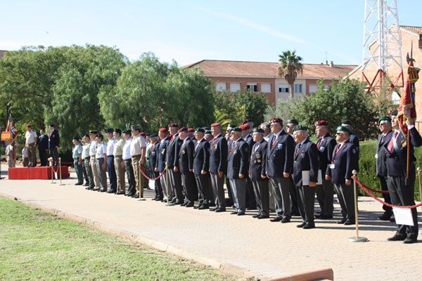 El TG. Comas con los veteranos, ayer, en la base Jaime I