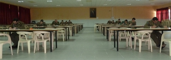 Opositores en uno de los exámenes