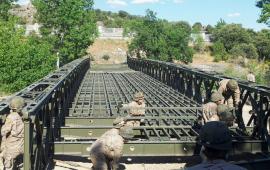 Labores de montaje del puente Bailey 