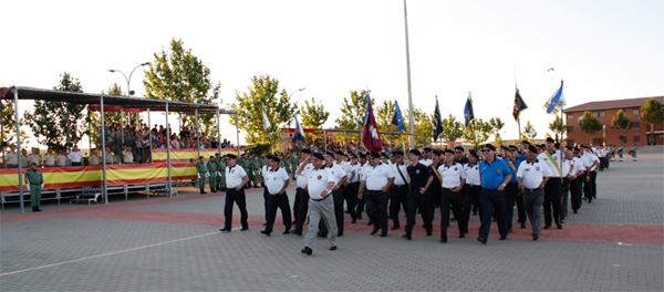Desfile de veteranos paracaidistas en el acto