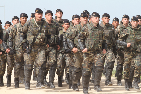 Muchas solicitudes para formar parte de las FAS