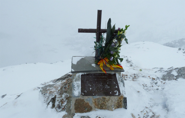 Monolito en recuerdo a los fallecidos