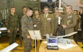 Visita al stand del Ejército de Tierra 