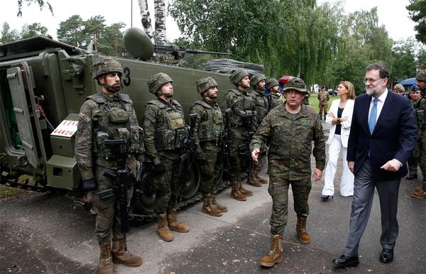 El presidente del Gobierno en la visita en Adazi