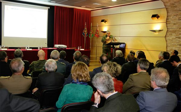 El JEME se dirige a los alumnos en el CGE